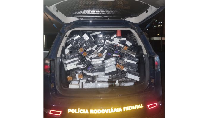 Laranjeiras - PRF apreende carga de celulares de alto valor escondida em compartimento oculto em caminhão